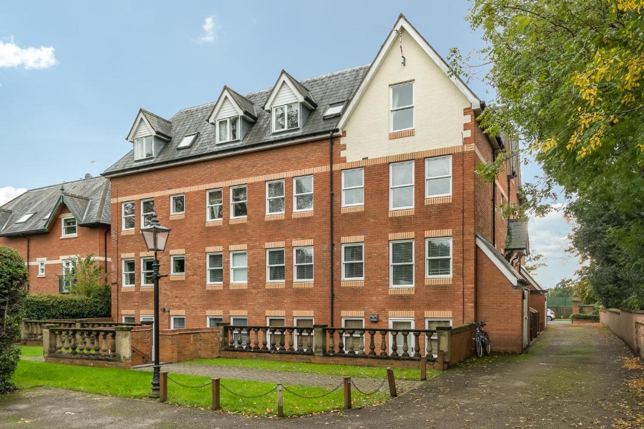 Newly Renovated, Chestnut Court, 2-Bedroom Apts, Private Parking, Fast Wi-Fi Royal Royal Leamington Spa Exterior foto