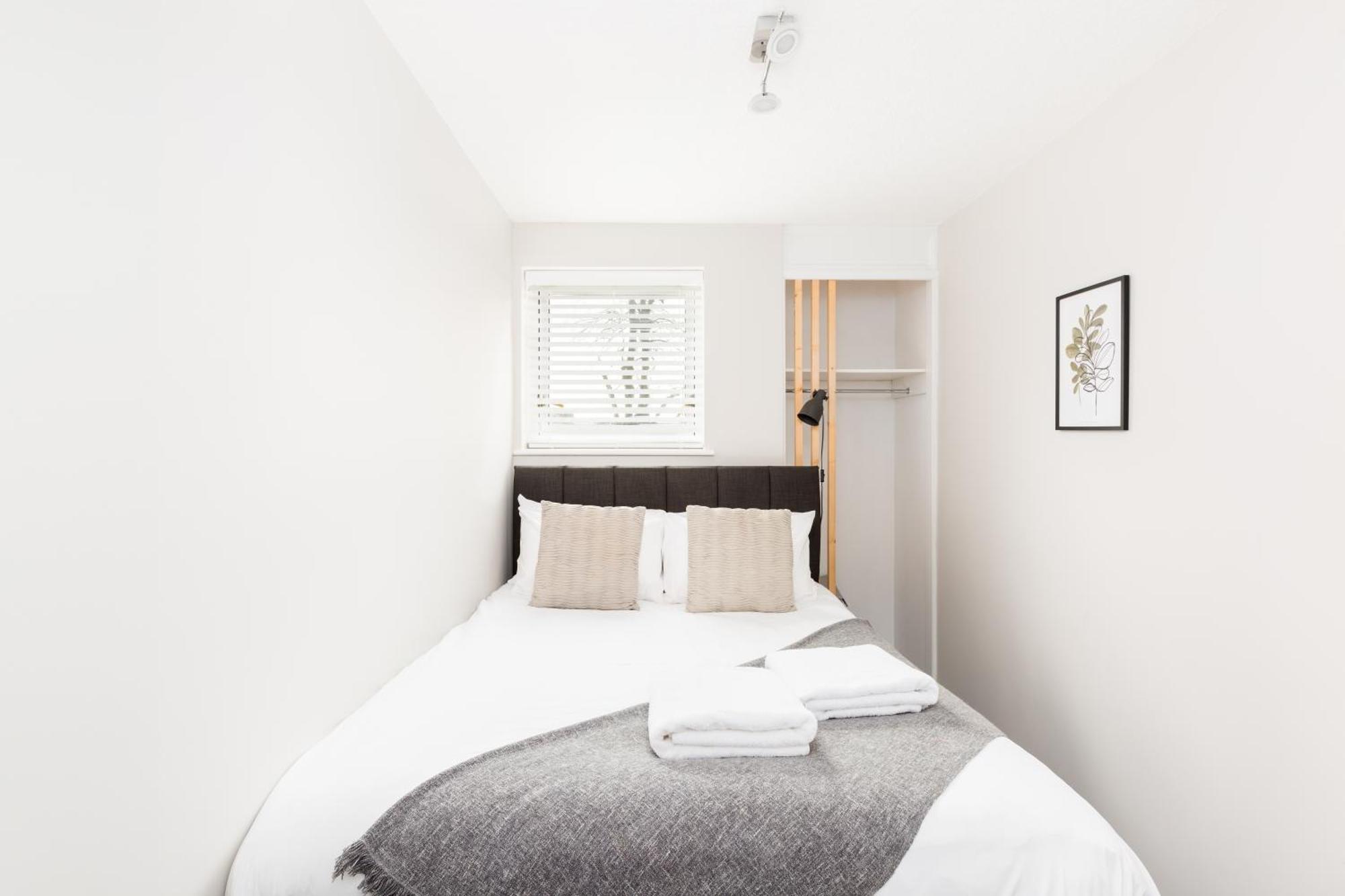 Newly Renovated, Chestnut Court, 2-Bedroom Apts, Private Parking, Fast Wi-Fi Royal Royal Leamington Spa Zimmer foto