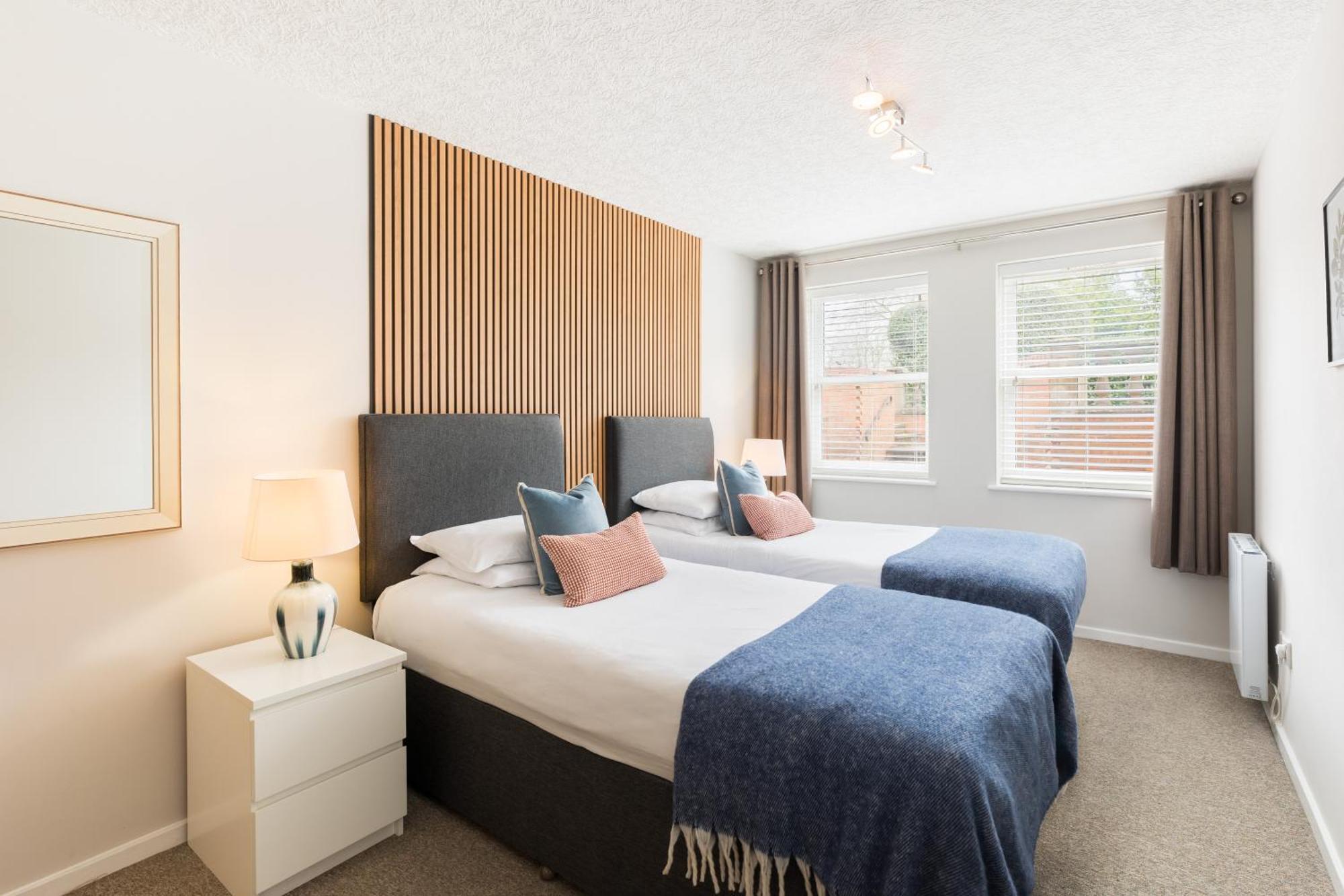 Modern 2-Bedroom Apartments With Free Parking In Royal Leamington Spa Exterior foto