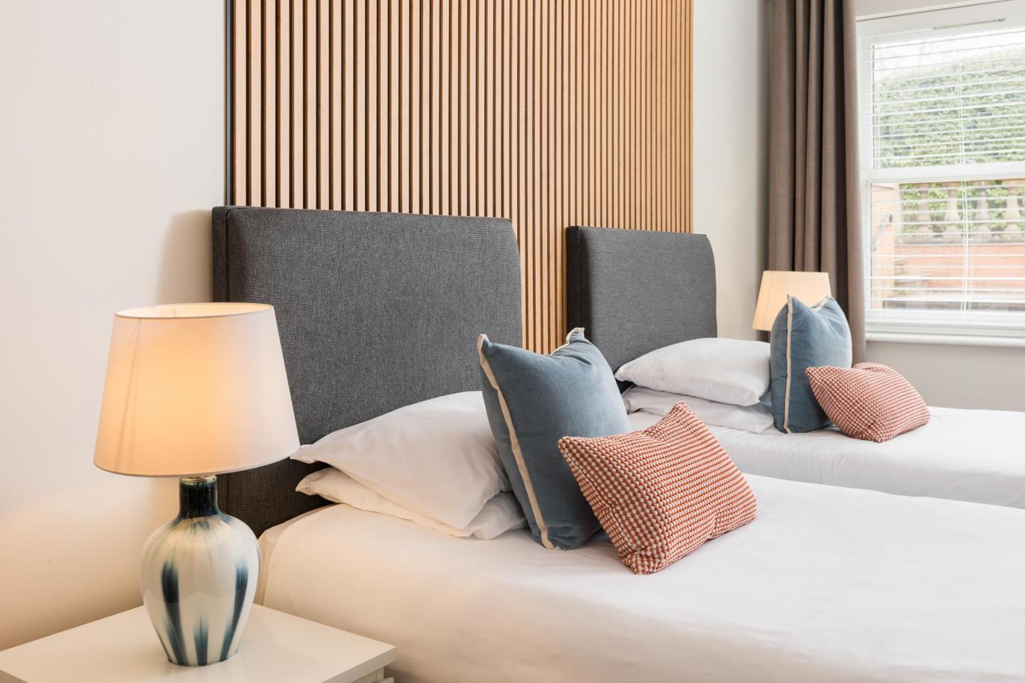 Modern 2-Bedroom Apartments With Free Parking In Royal Leamington Spa Exterior foto
