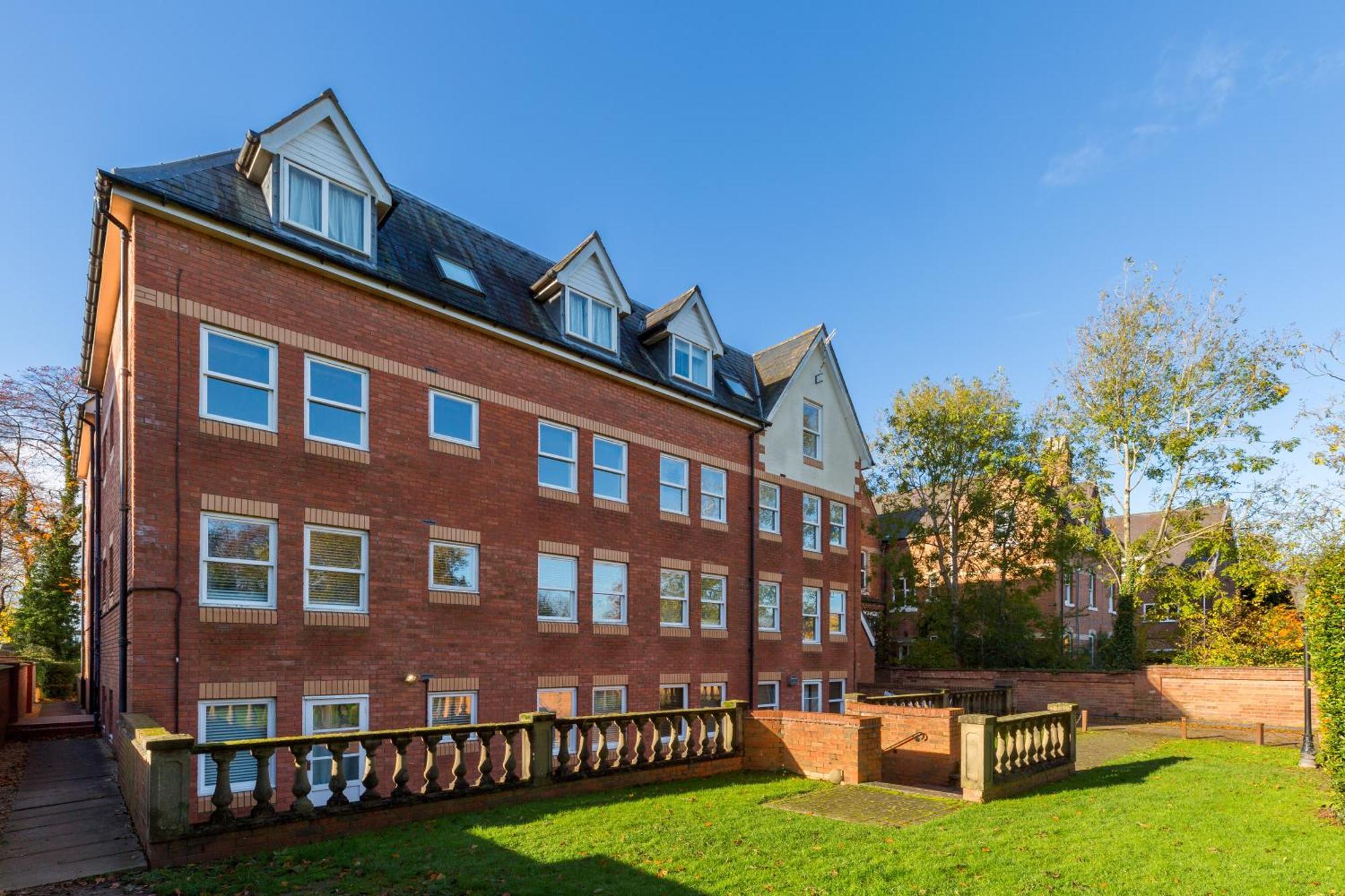 Modern 2-Bedroom Apartments With Free Parking In Royal Leamington Spa Exterior foto