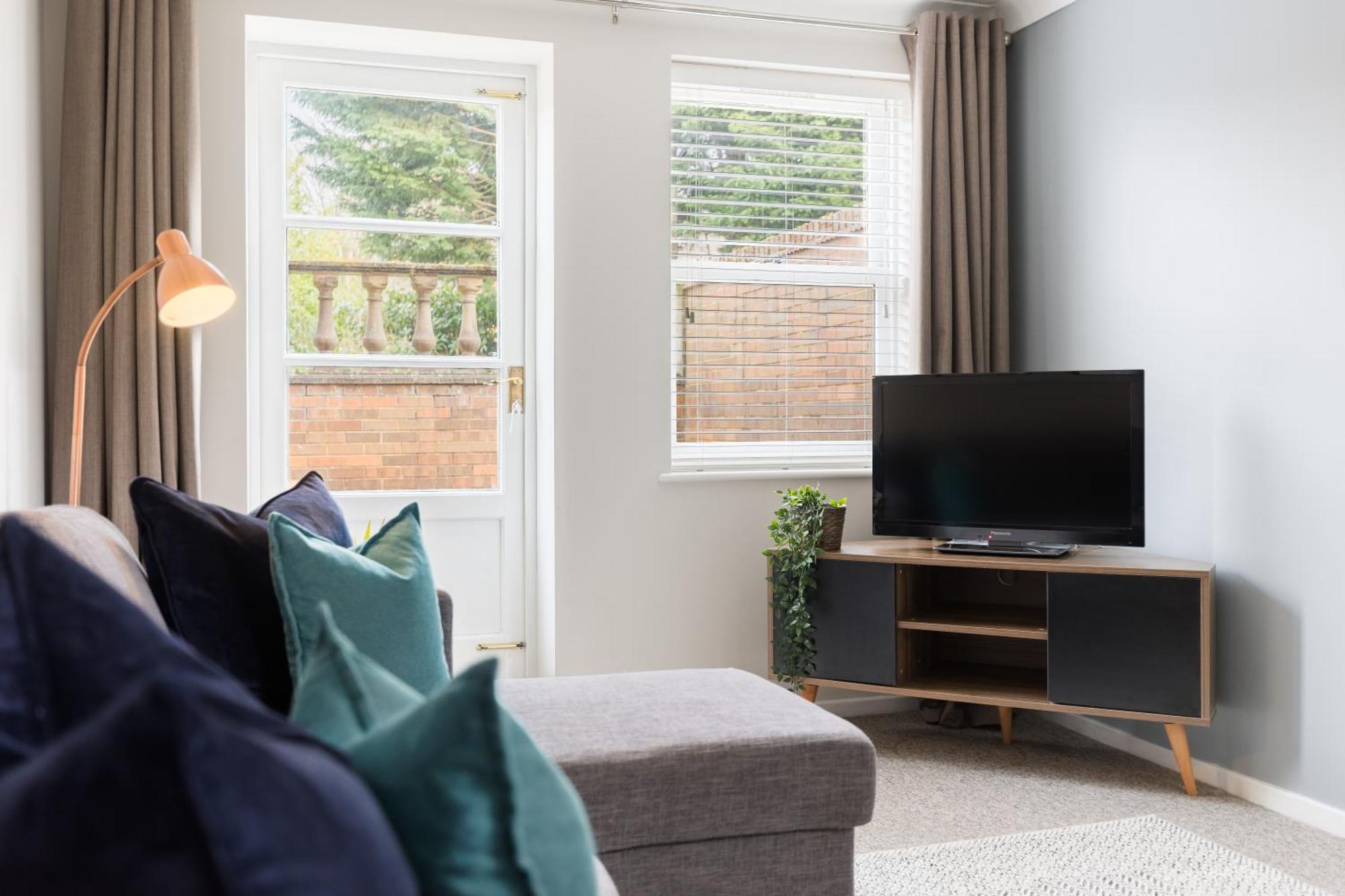 Modern 2-Bedroom Apartments With Free Parking In Royal Leamington Spa Exterior foto
