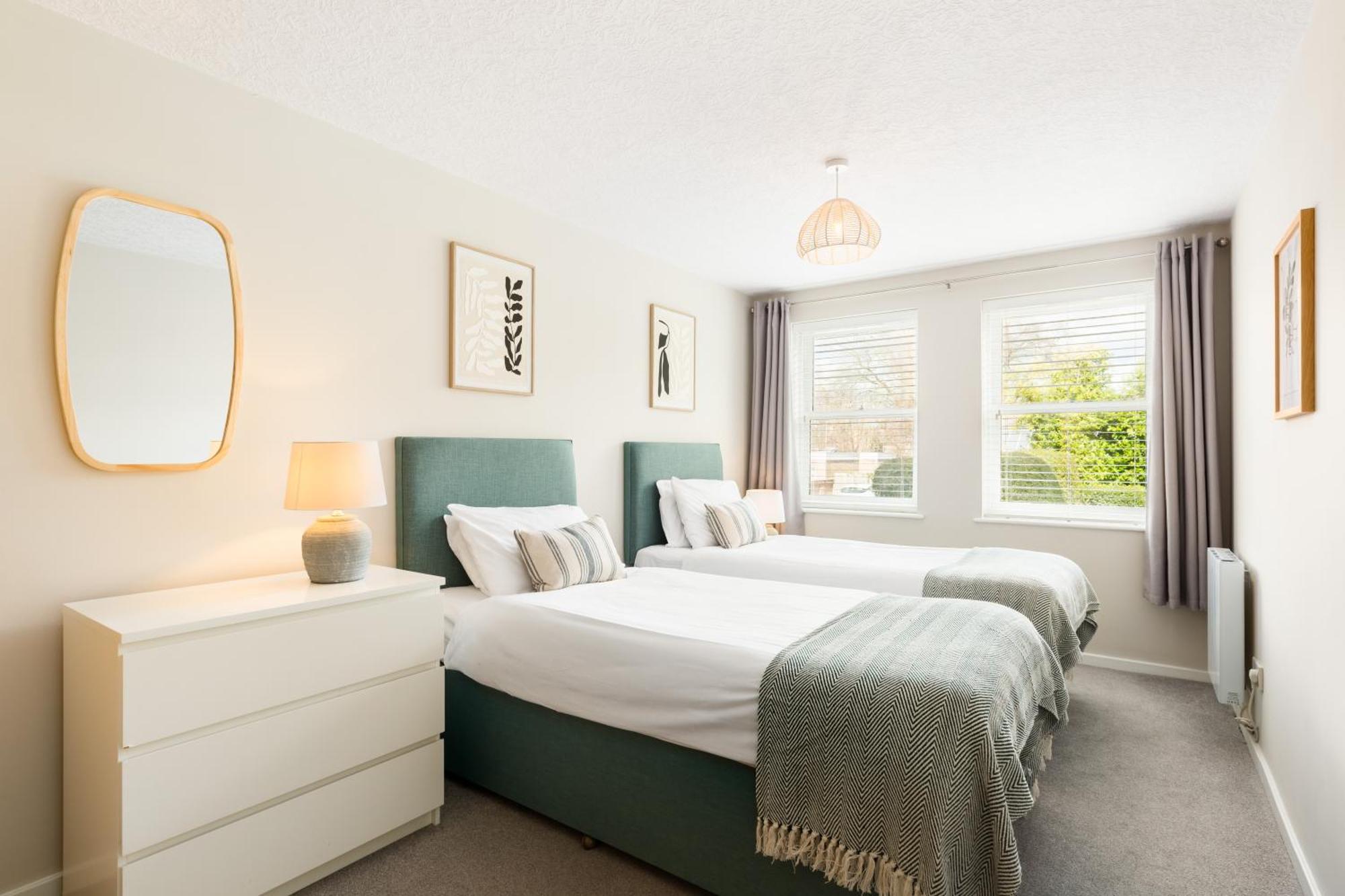 Modern 2-Bedroom Apartments With Free Parking In Royal Leamington Spa Exterior foto